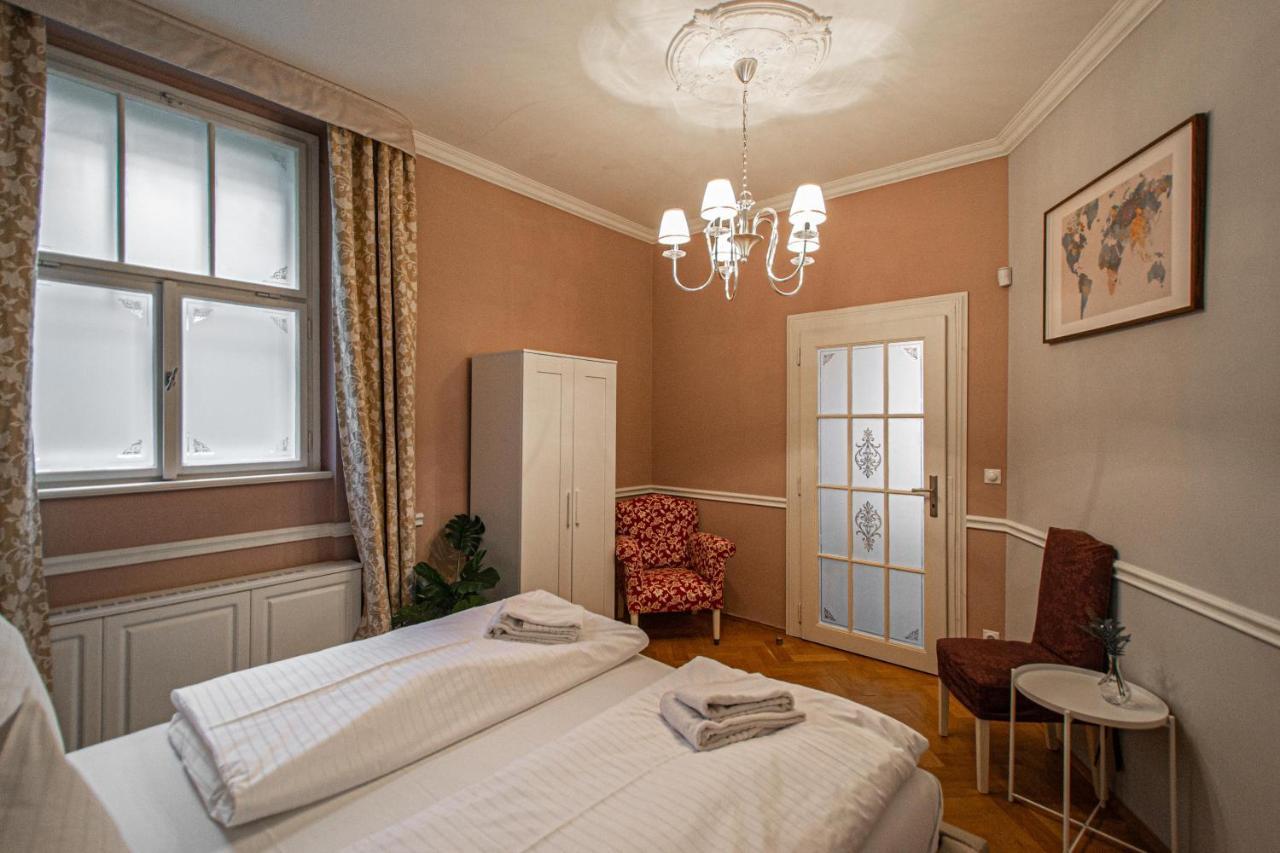 Luxury Central 150M2 Apartment On Wencelas Square With Private Garage Prague Exterior photo