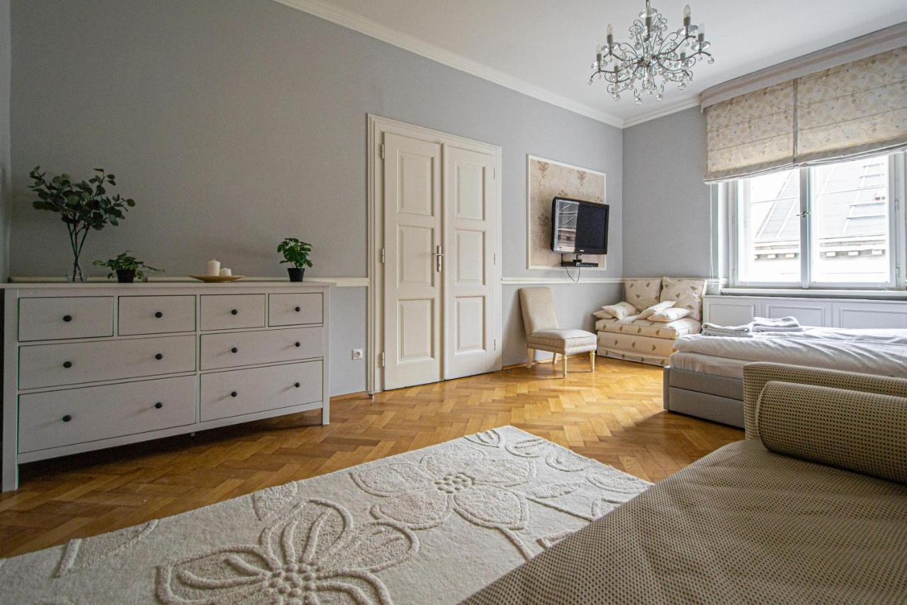 Luxury Central 150M2 Apartment On Wencelas Square With Private Garage Prague Exterior photo
