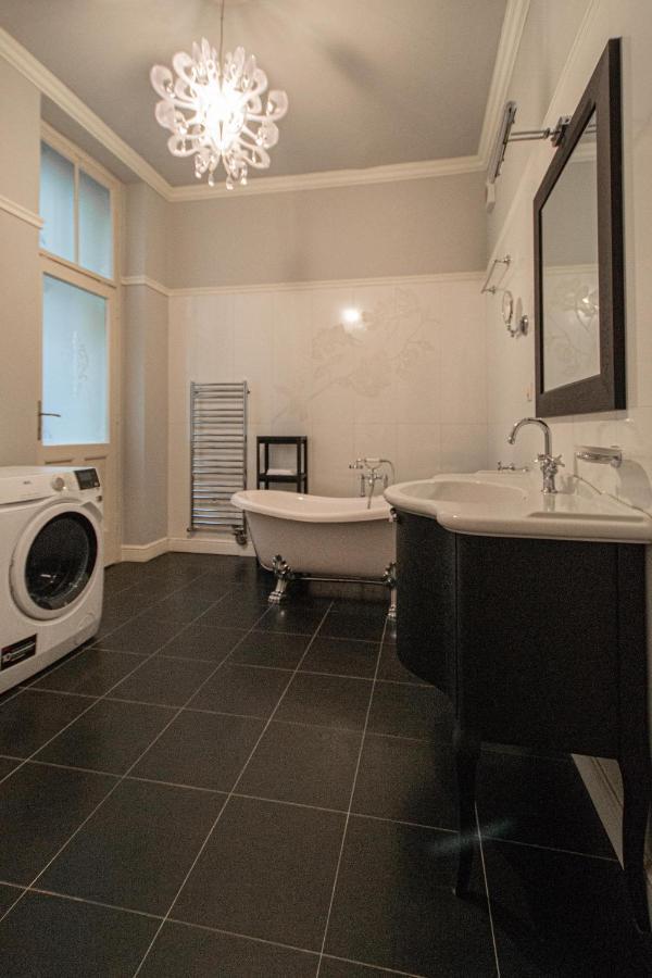 Luxury Central 150M2 Apartment On Wencelas Square With Private Garage Prague Exterior photo