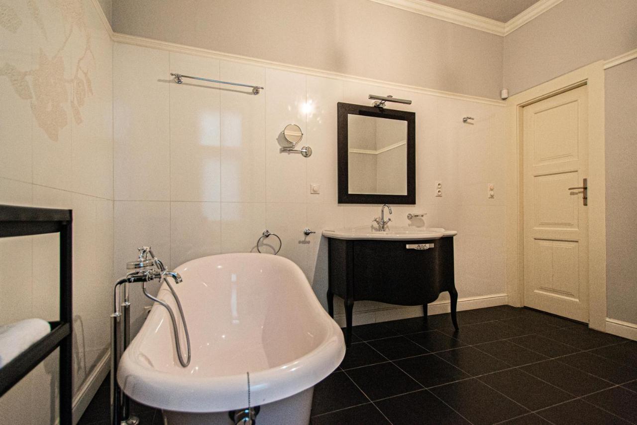 Luxury Central 150M2 Apartment On Wencelas Square With Private Garage Prague Exterior photo