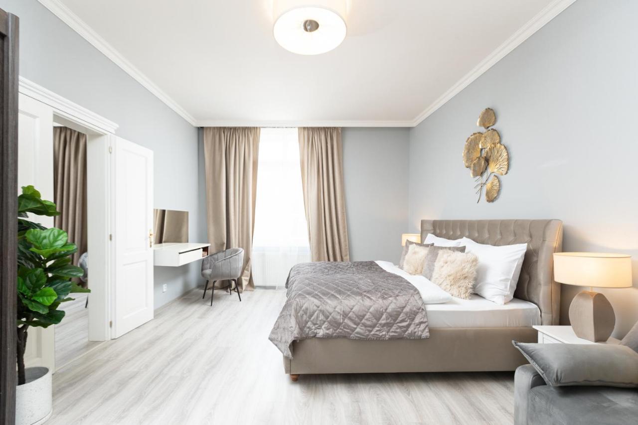 Luxury Central 150M2 Apartment On Wencelas Square With Private Garage Prague Exterior photo