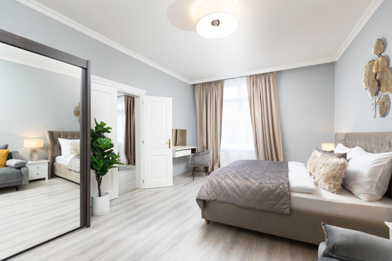 Luxury Central 150M2 Apartment On Wencelas Square With Private Garage Prague Exterior photo